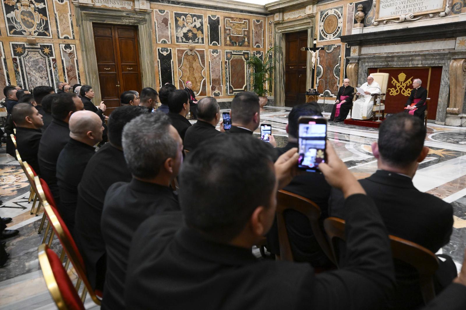 Pope speaks to U.S. priests
