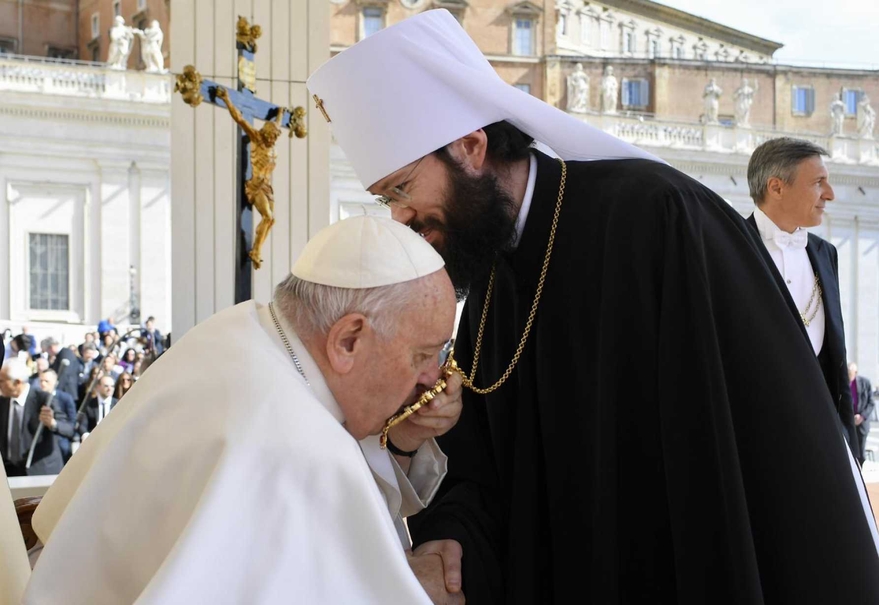 After praying for peace in Ukraine, pope greets Russian Orthodox official