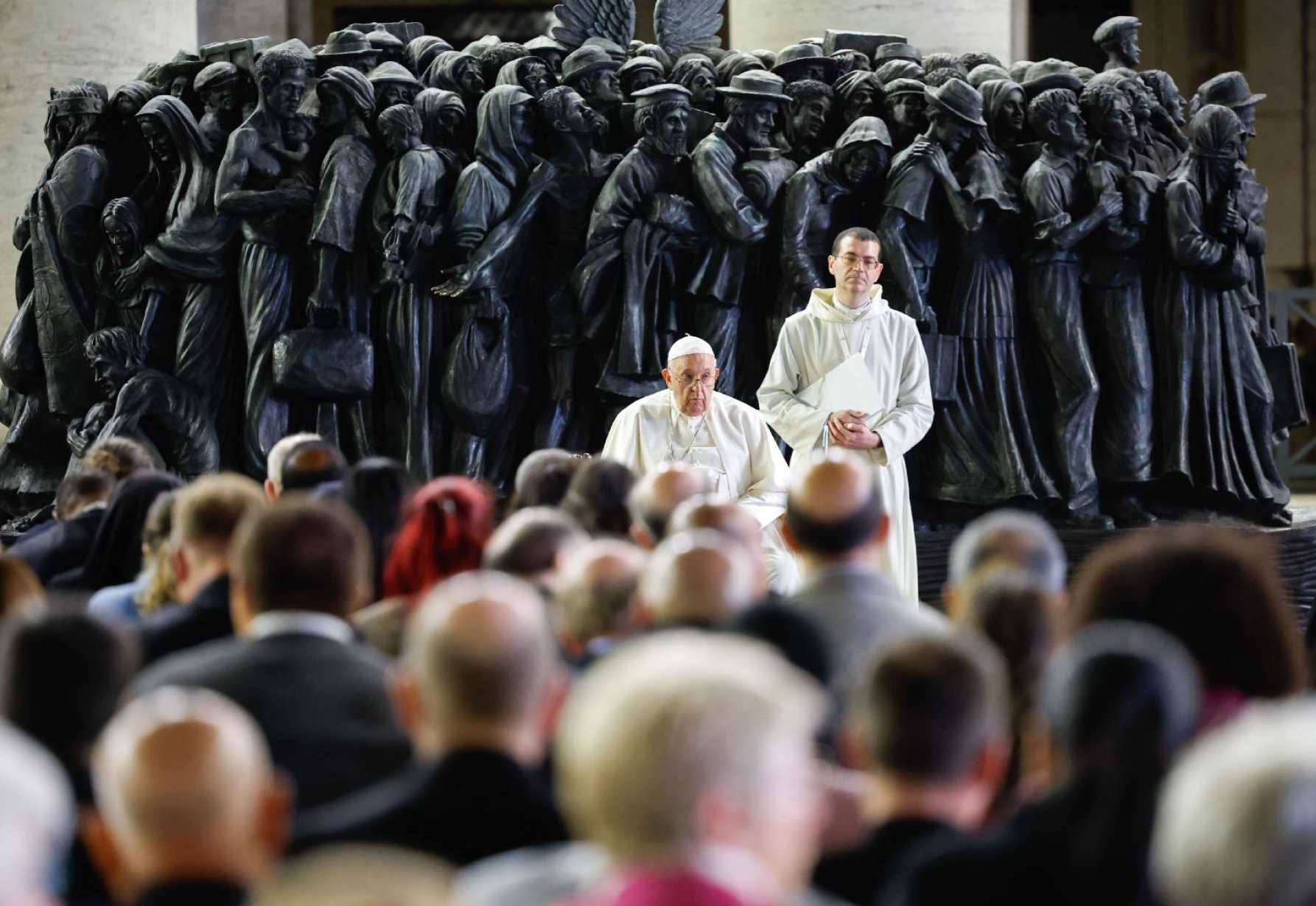 At synod prayer service, pope calls for immigration reform with a heart