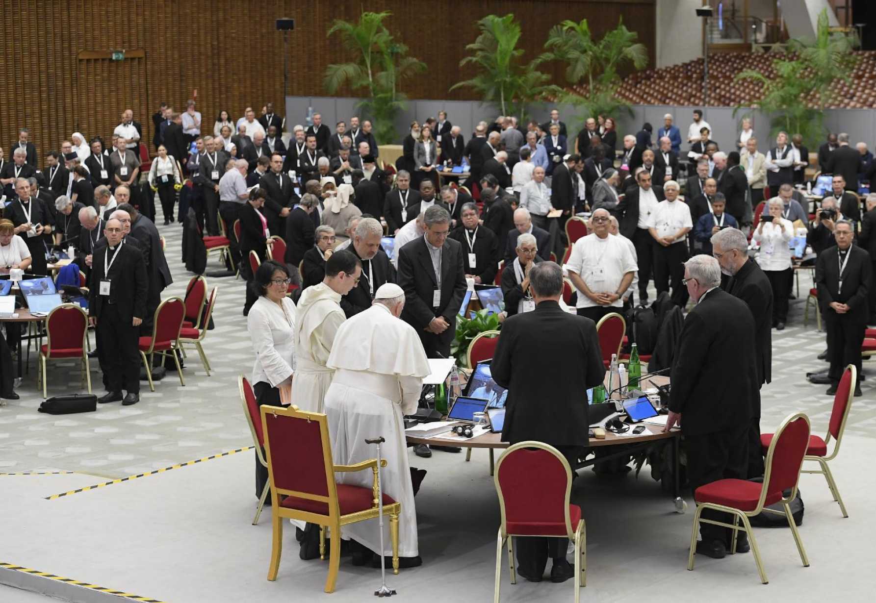 Listen to, trust the lay faithful, pope tells synod members