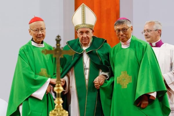 Pope with bishops of Hong Kong
